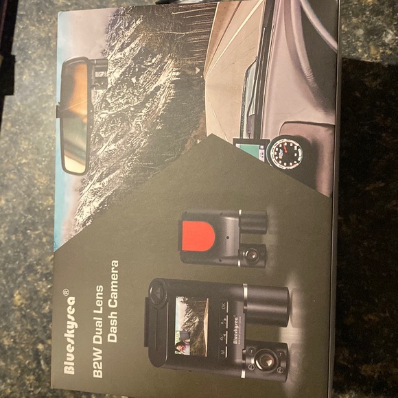 Dual Lens Dash Camera - Picture 1 of 4